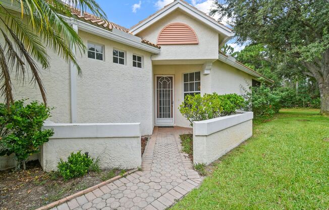 3 BR 2BA CBS home in the gated community of Lake Charles St Lucie West.