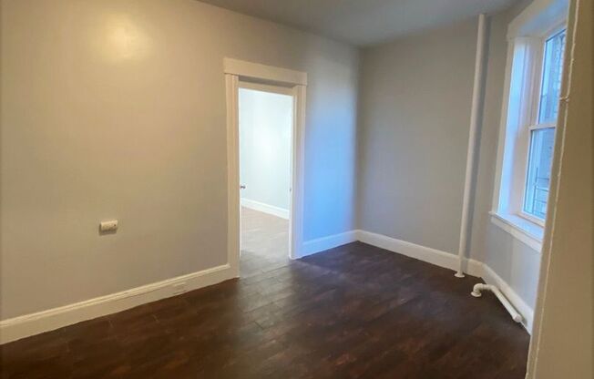 2 beds, 1 bath, $2,050, Unit D4