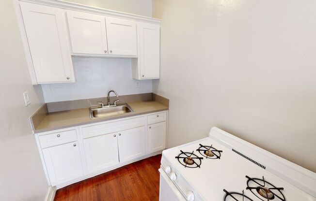 Studio, 1 bath, 400 sqft, $1,395, Unit 05