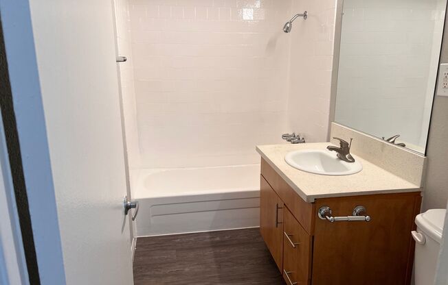 2 beds, 1 bath, 950 sqft, $3,215, Unit 1742-6