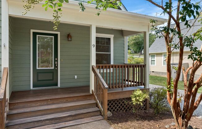 Charming Two-Level House in Candler