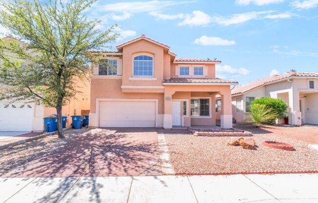 Beautiful 5 bed home with sparkling pool located in the heart of Las Vegas!