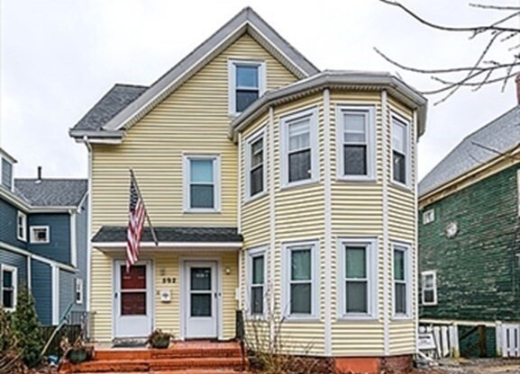 592 TRAPELO RD