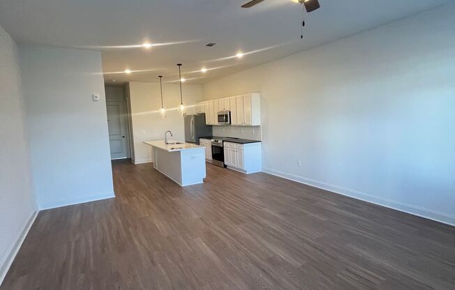 1 bed, 1 bath, 859 sqft, $1,600, Unit B104