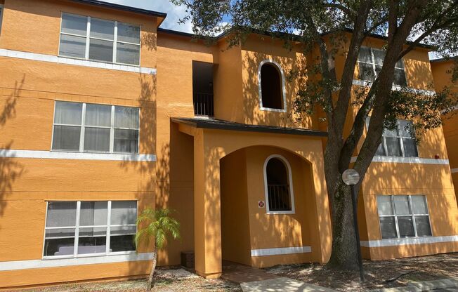 Spacious third floor unit located in the gated community of Venetian place