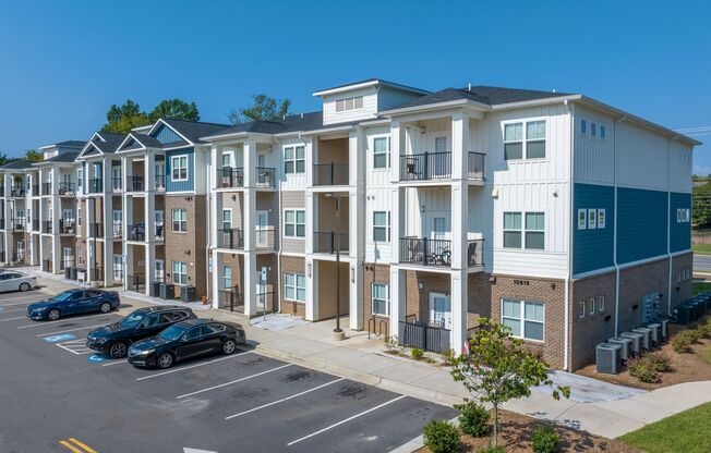 2 beds, 2 baths, 1,300 sqft, $1,545, Unit 212