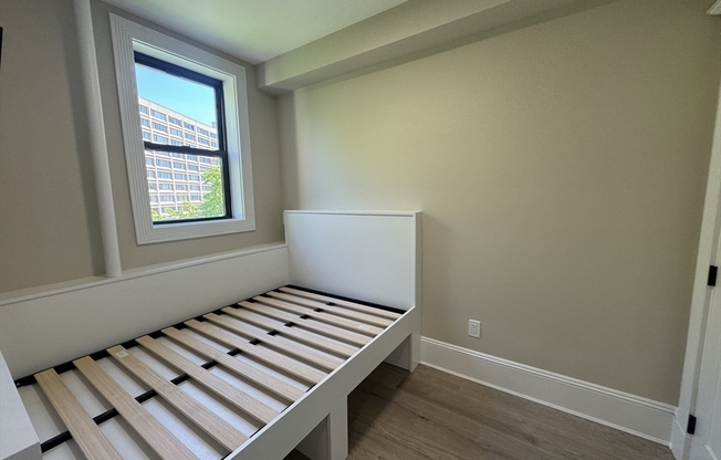 1 bed, 1 bath, 400 sqft, $3,400, Unit 48