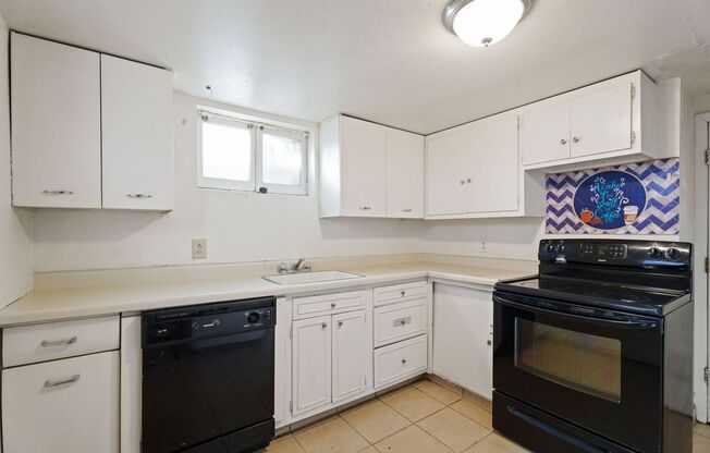 4 beds, 1 bath, $1,450, Unit 1820 11TH AVE UNIT 2