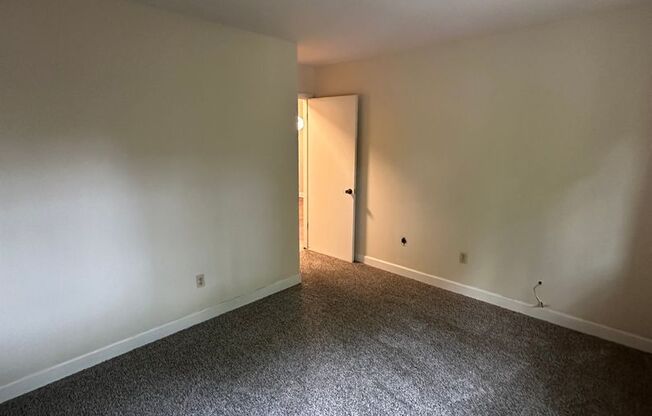 2 beds, 1 bath, $1,395, Unit 216