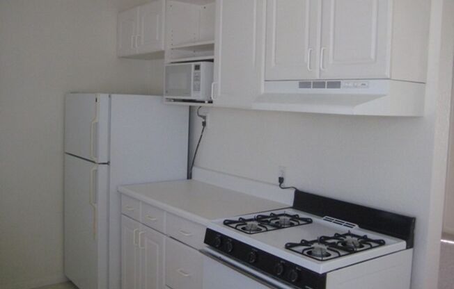 1 bed, 1 bath, 425 sqft, $1,950, Unit 920 S. Pacific St. #5