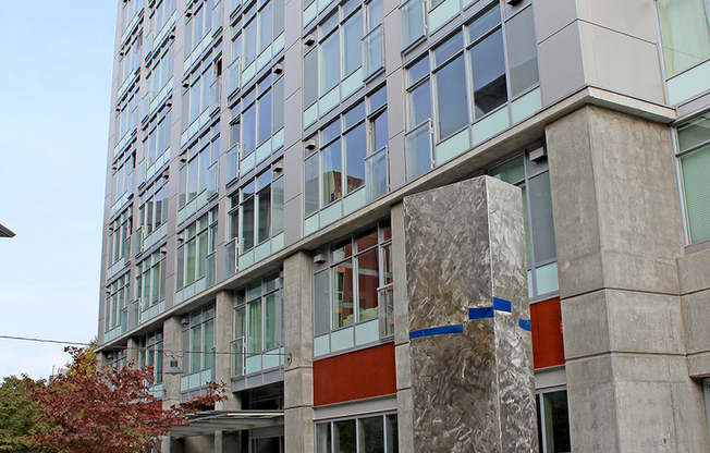 Pet-Friendly 2 Bedroom Luxury Condo with Panaromic Views at the Civic