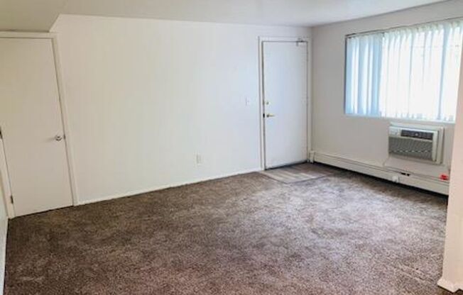 1 bed, 1 bath, 650 sqft, $820, Unit B14