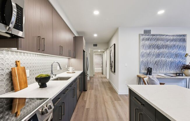 2 beds, 1 bath, 776 sqft, $3,250, Unit 706