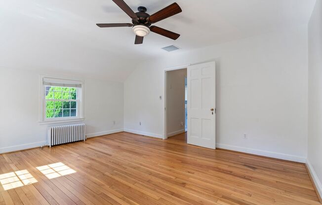 3 beds, 2.5 baths, $5,228