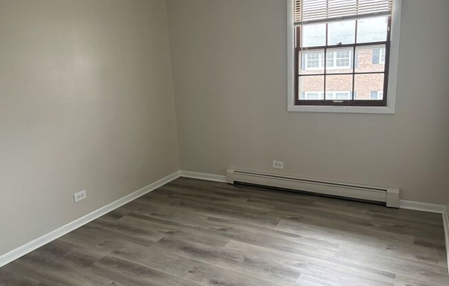 3 beds, 1.5 baths, 1,250 sqft, $1,199, Unit 570-3W