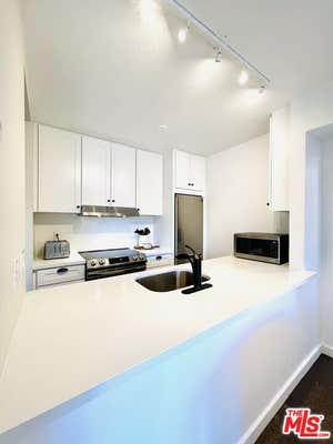 1 bed, 1 bath, 670 sqft, $3,500, Unit 411