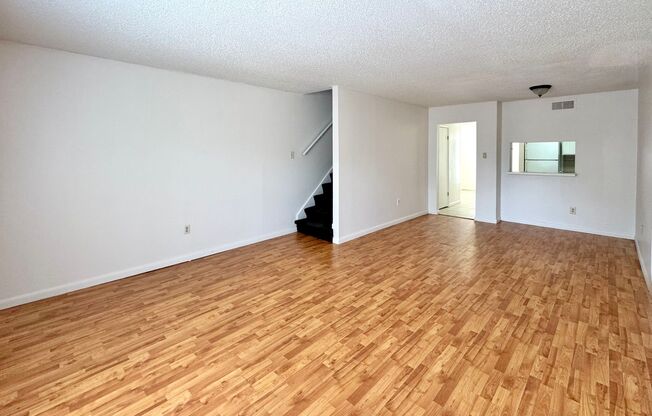 2 Bed, 1.5 Bath Condo with Pool & Carport in Baton Rouge!