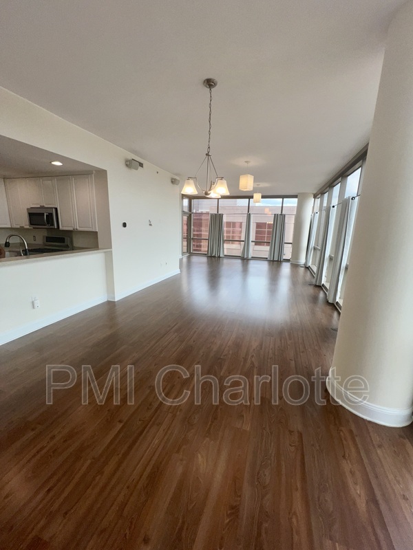315 Arlington Ave 807
