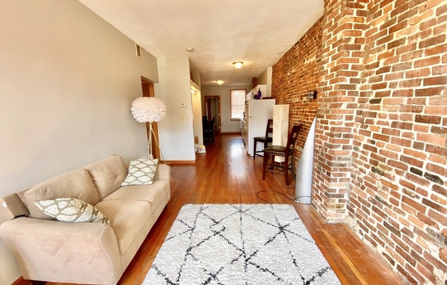 2 beds, 1 bath, $2,900, Unit 3