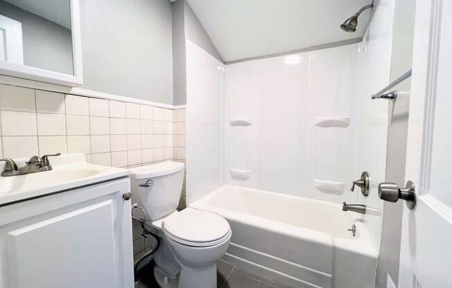 Comfortable 2 Bedroom in Convenient Location