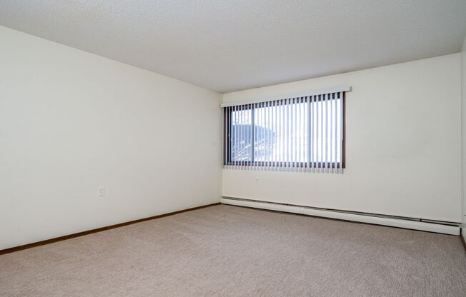 2 beds, 1 bath, 938 sqft, $1,365, Unit 880-101