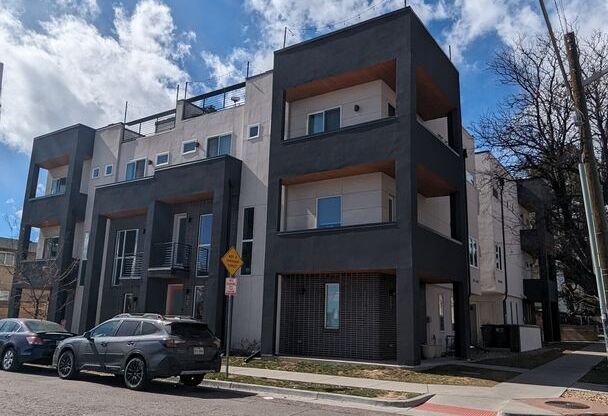 STUNNING 3-LEVEL TOWNHOME IN HIGHLANDS W/ 2-CAR GARAGE +AMAZING ROOFTOP DECK WITH CITY VIEWS!