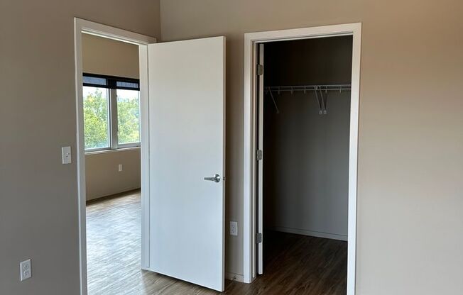 1 bed, 1 bath, 759 sqft, $1,320, Unit 607