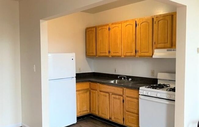 1256 CLAY AVE (929)263-1665