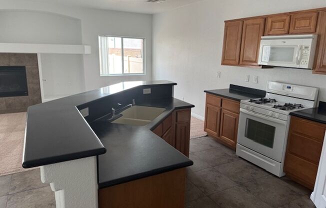 3 beds, 2.5 baths, $2,000, Unit # 103