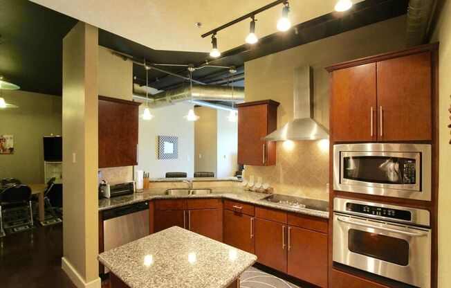 Awesome 2 Bedroom 2.5 Bath Condo in Excellent Location