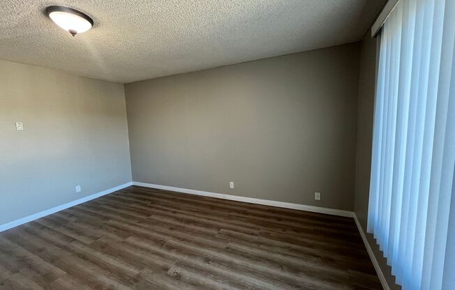 2 beds, 1 bath, 980 sqft, $2,400, Unit 055