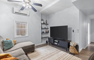 2 beds, 1 bath, $2,900, Unit 1