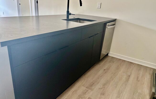 2 beds, 1 bath, 837 sqft, $2,000, Unit 301