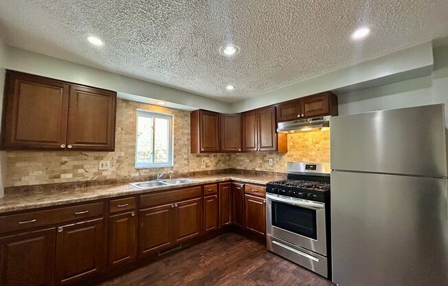 3 Bedroom, Pet Friendly Home l NorthSide