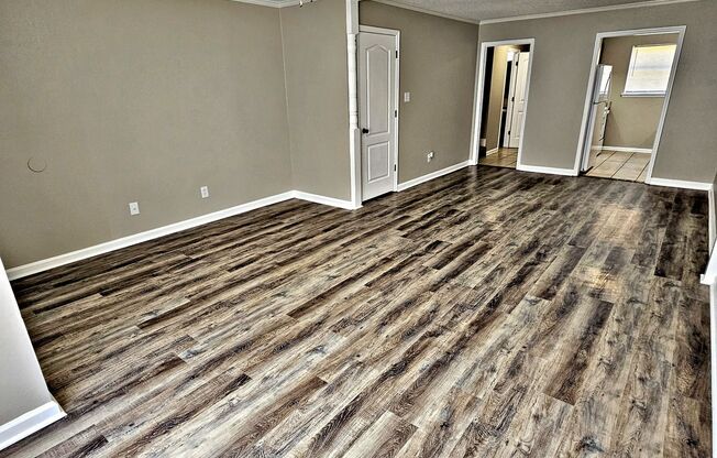 2 beds, 1.5 baths, 1,250 sqft, $975, Unit 2420 #1