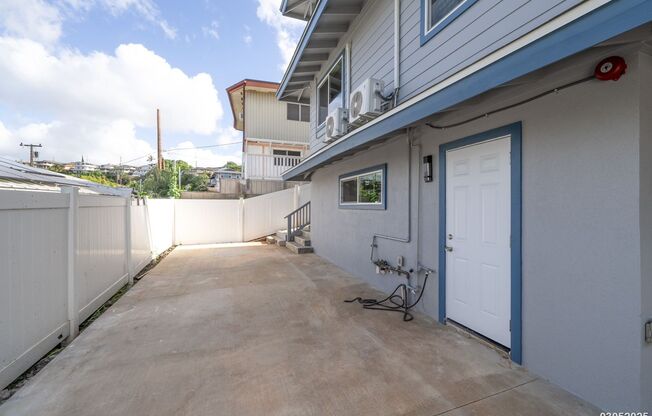3 Bedroom 2 Bathroom 2 Tandem parking - pet negotiable $3400 - 1007 Wiliki Unit B