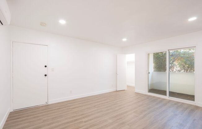 1235 N OGDEN DR