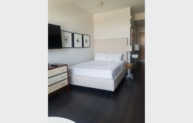 Studio, 1 bath, 427 sqft, $3,200, Unit 19-D