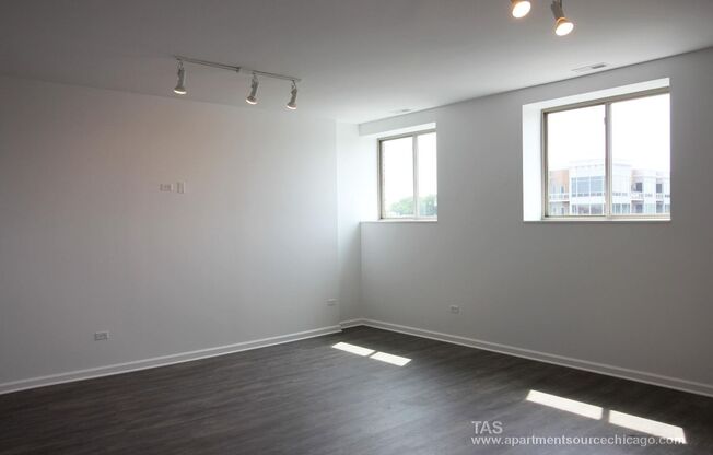 3 beds, 2 baths, $3,625, Unit 205
