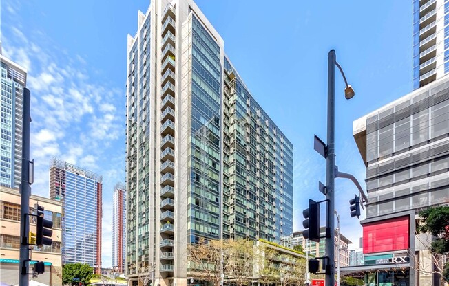 1 bed, 1 bath, 920 sqft, $2,900, Unit 909