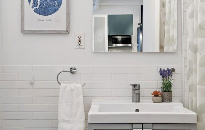 Studio, 1 bath, $4,300, Unit 10C