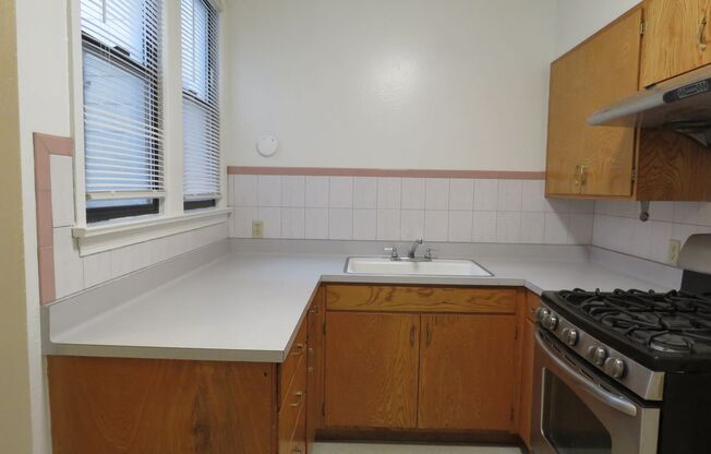 Cow Hollow - 2 Bedroom Flat