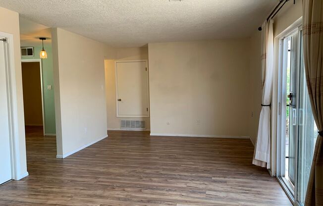 Lovely 2 Bedroom, 2 Bath Home Near Old Town! Available Now!