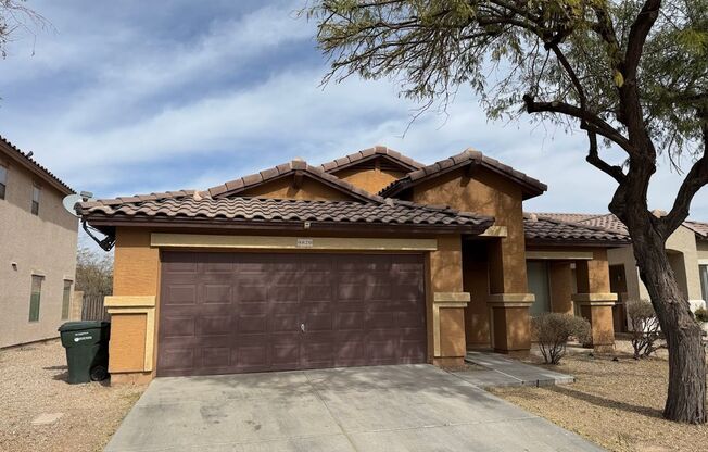 Cozy Home for Rent in Tolleson!