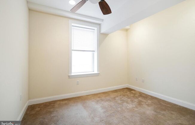 2 beds, 2 baths, 988 sqft, $2,100, Unit 215