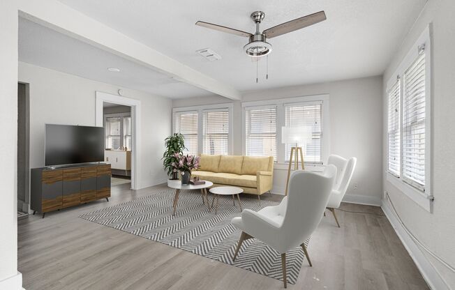 1501 W Myrtle
