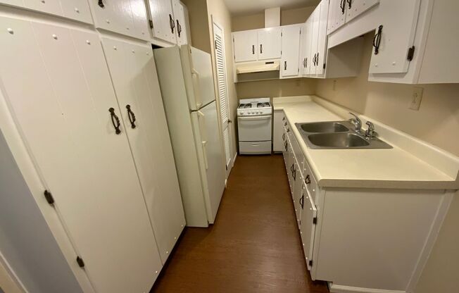 1 bed, 1 bath, $750, Unit D8@313 E 2nd Ave
