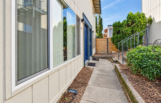 2 beds, 1 bath, 794 sqft, $1,295, Unit 25
