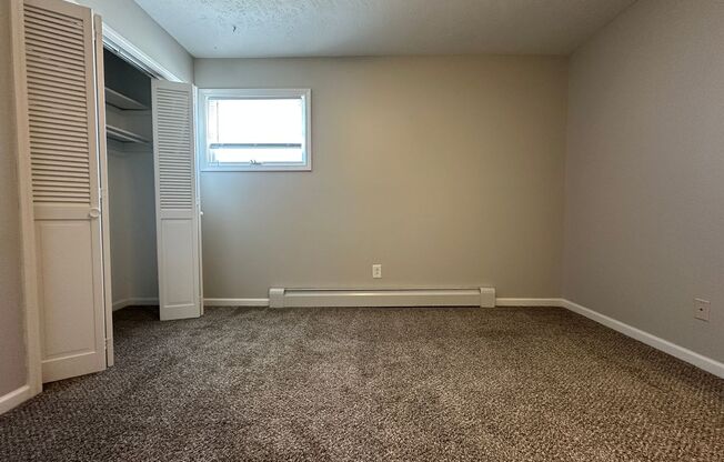 2 beds, 1 bath, $925, Unit 6