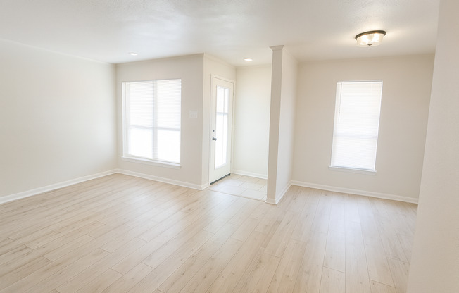 8 beds, 3 baths, $10,400, Unit House